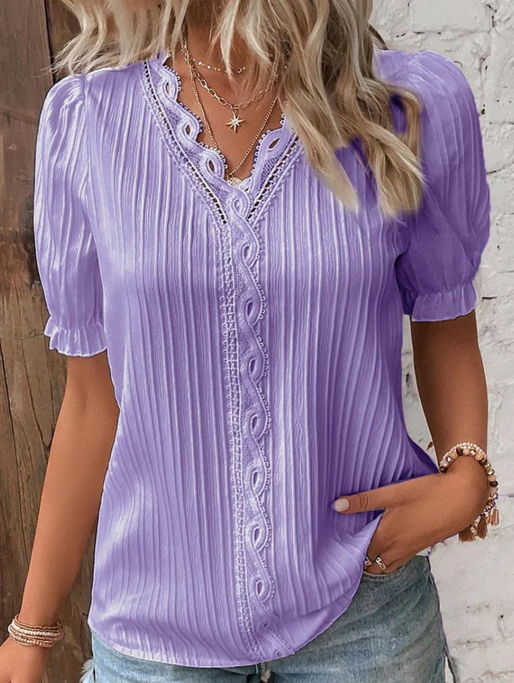 Blusa Plissada com Decote em V, Mangas Bufantes e Renda