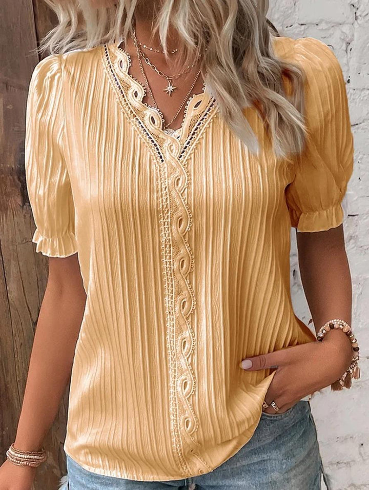 Blusa Plissada com Decote em V, Mangas Bufantes e Renda