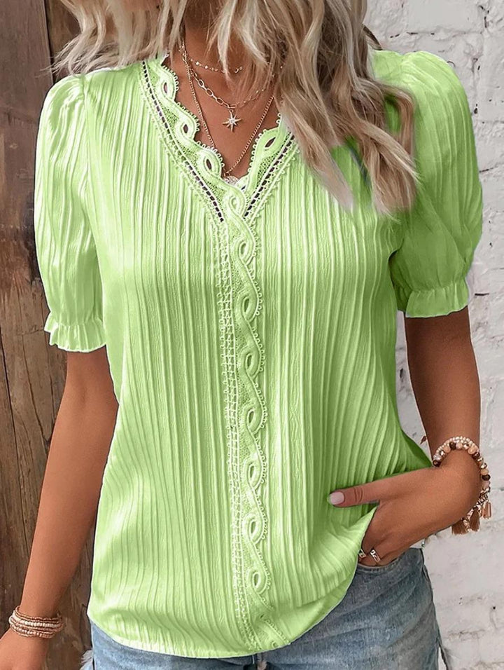 Blusa Plissada com Decote em V, Mangas Bufantes e Renda