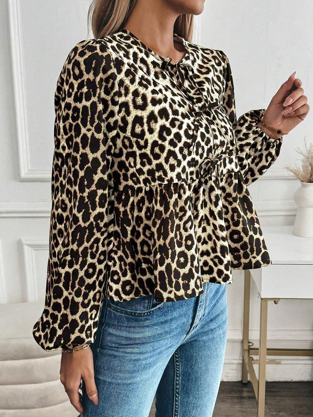 Blusa com Estampado de Leopardo e Mangas Farol