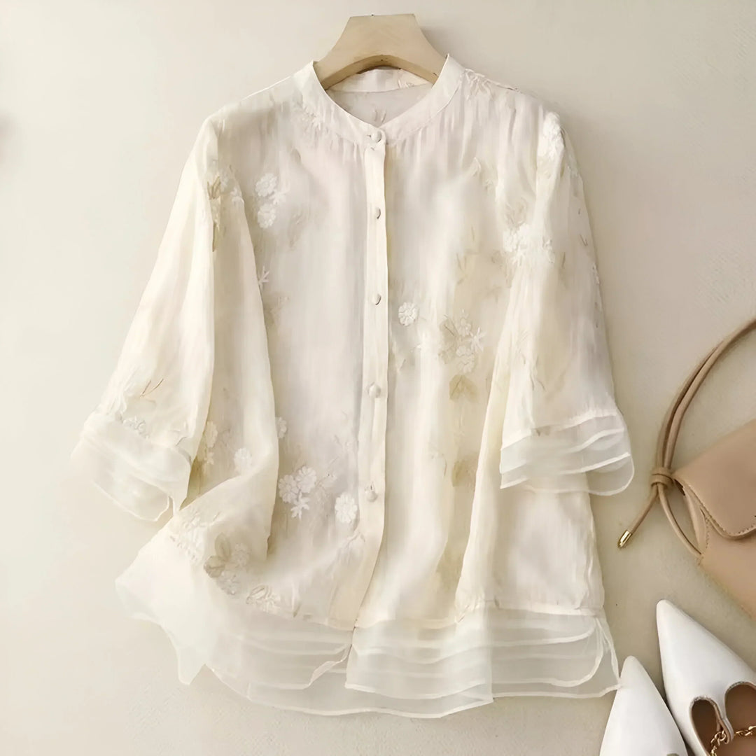 Blusa Bordada com Design Abotoado