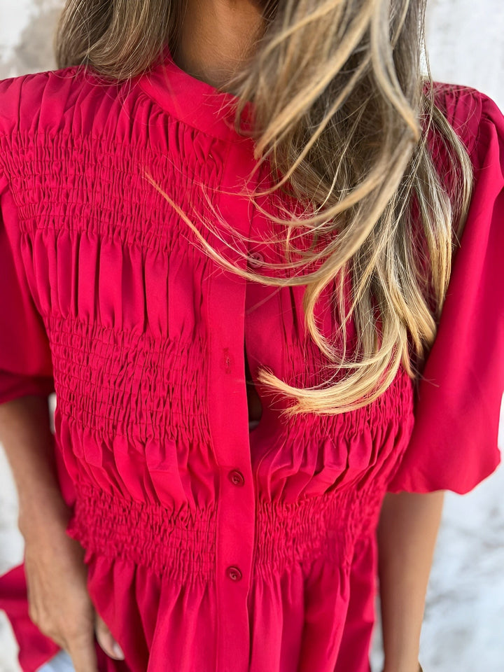 Blusa Abotoada com Corpete Franzido e Mangas Bufantes