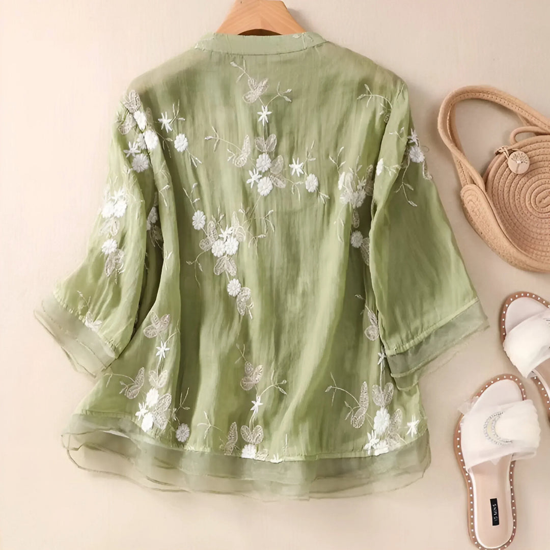 Blusa Bordada com Design Abotoado