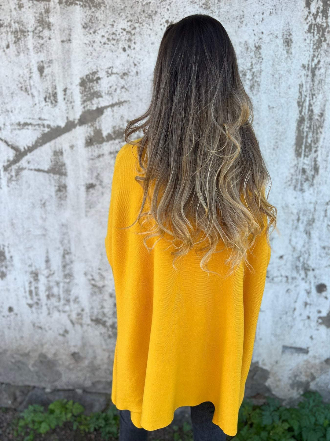 Camisa Folgada com Decote em V e Ombros Caídos
