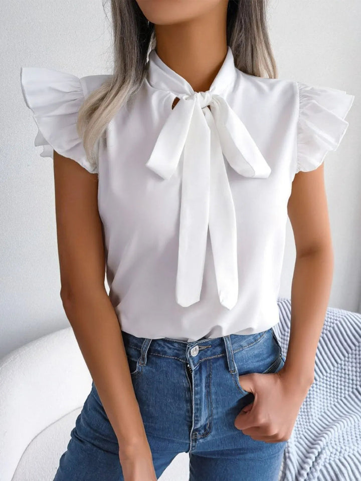 Blusa com Mangas com Folhos, Laço à Frente e Decote Elegante