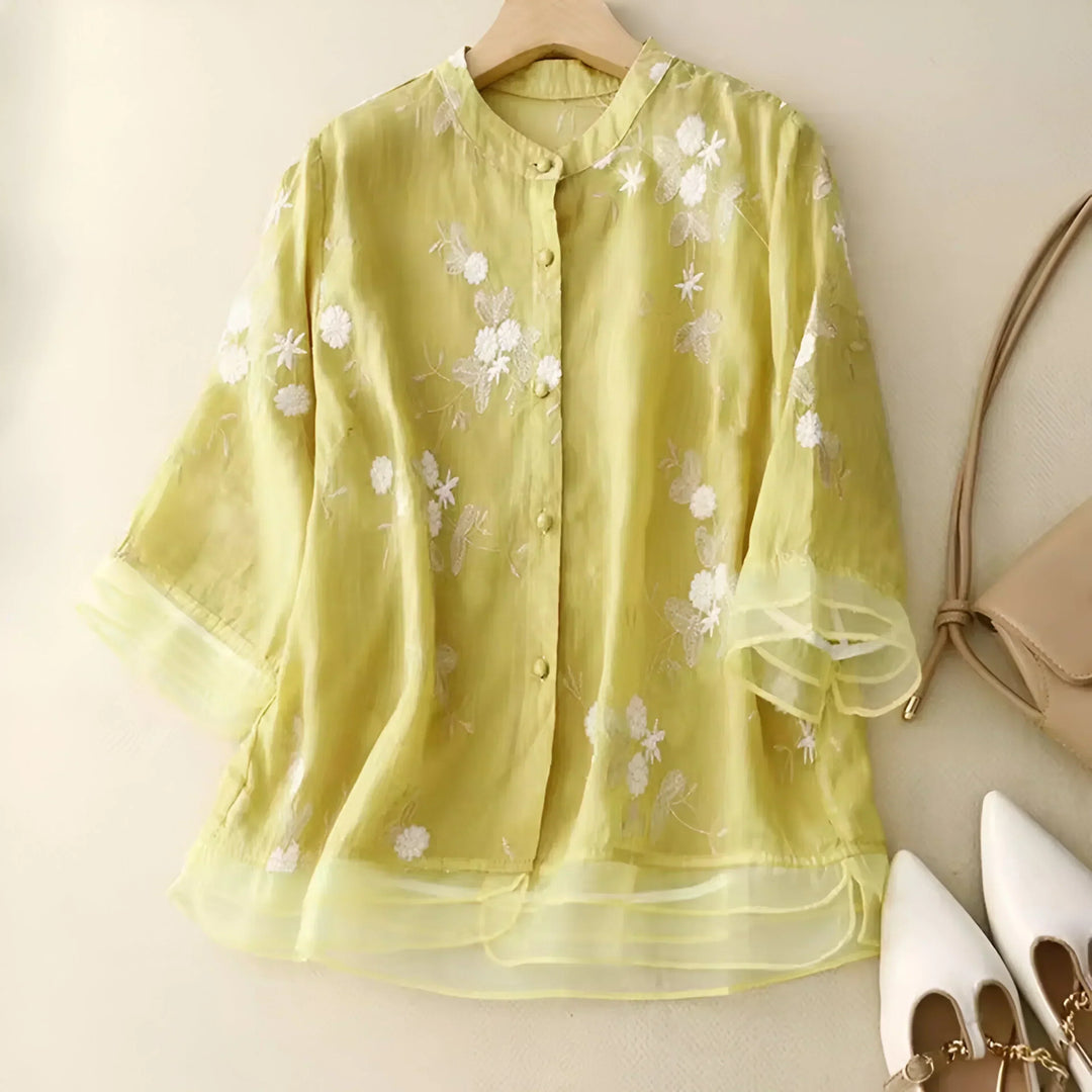 Blusa Bordada com Design Abotoado