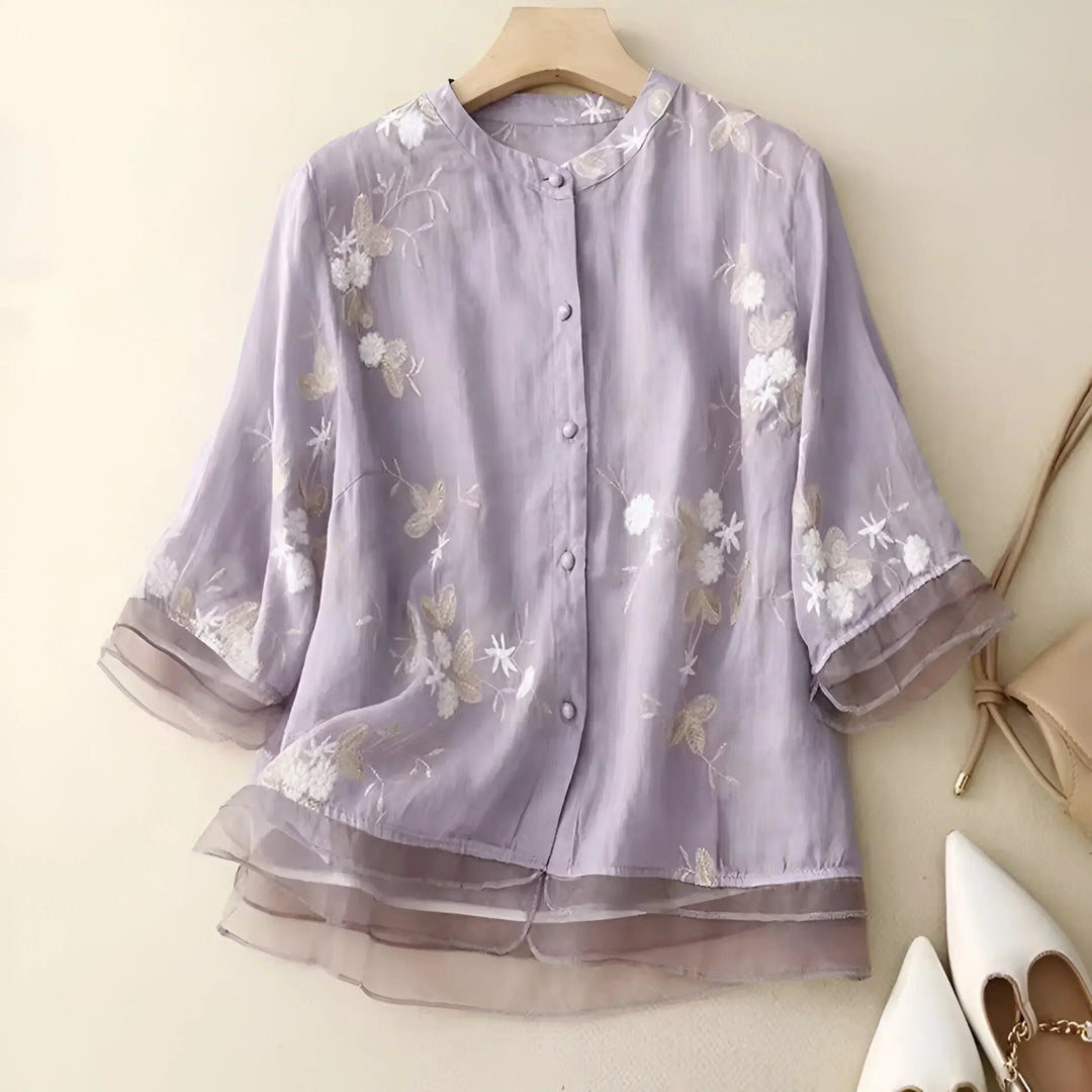 Blusa Bordada com Design Abotoado