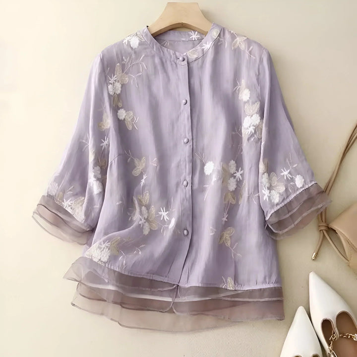Blusa Bordada com Design Abotoado