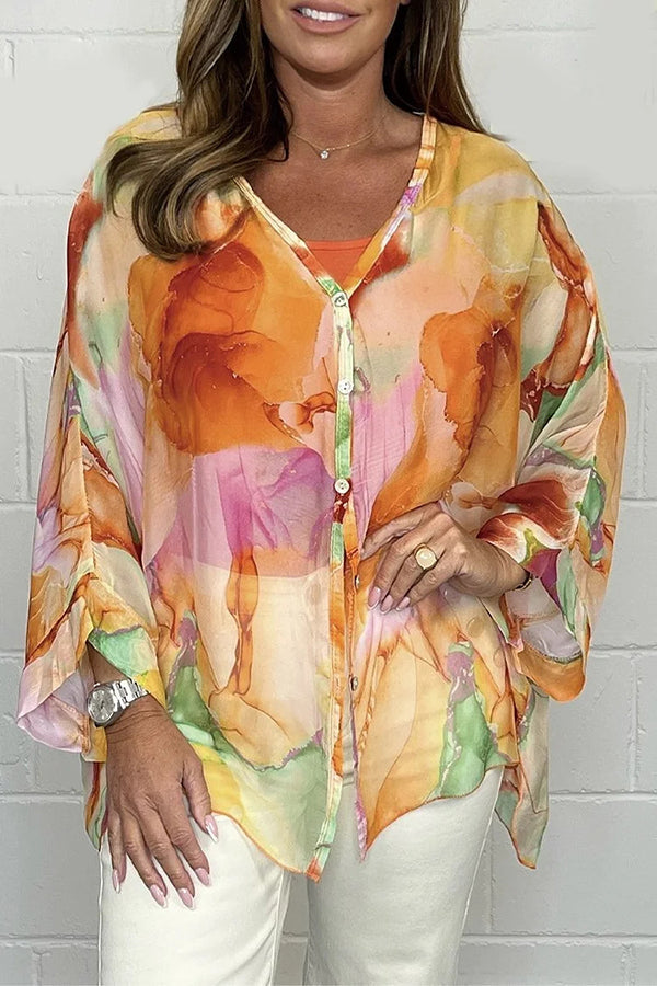 Blusa Folgada com Botões e Estampado de Aguarela