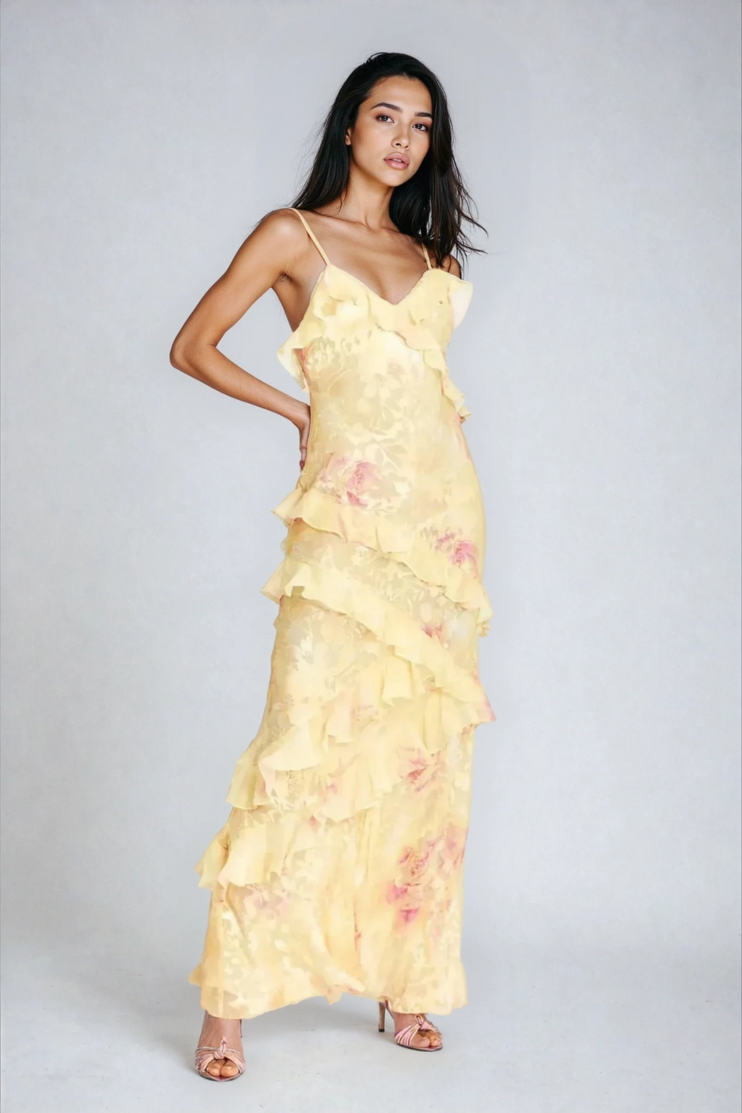 Maxi Vestido com Rendas Florais Leves