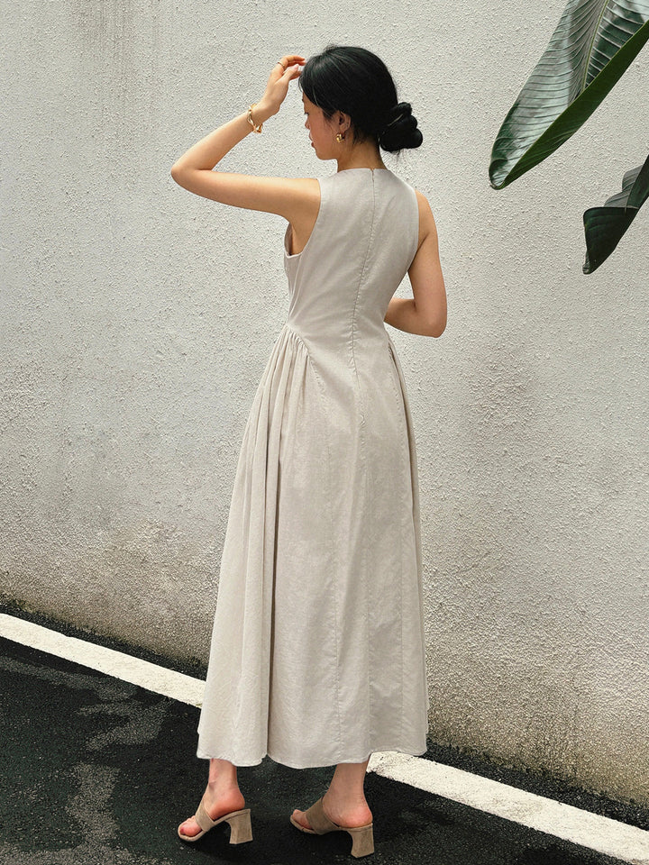 Vestido Midi Sem Mangas com Detalhe em Decote Keyhole