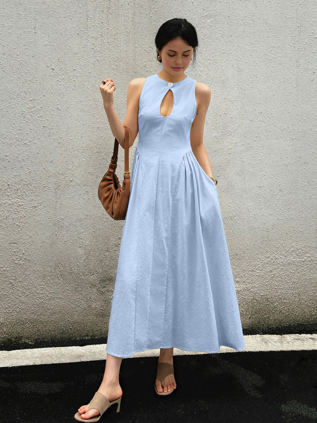 Vestido Midi Sem Mangas com Detalhe em Decote Keyhole