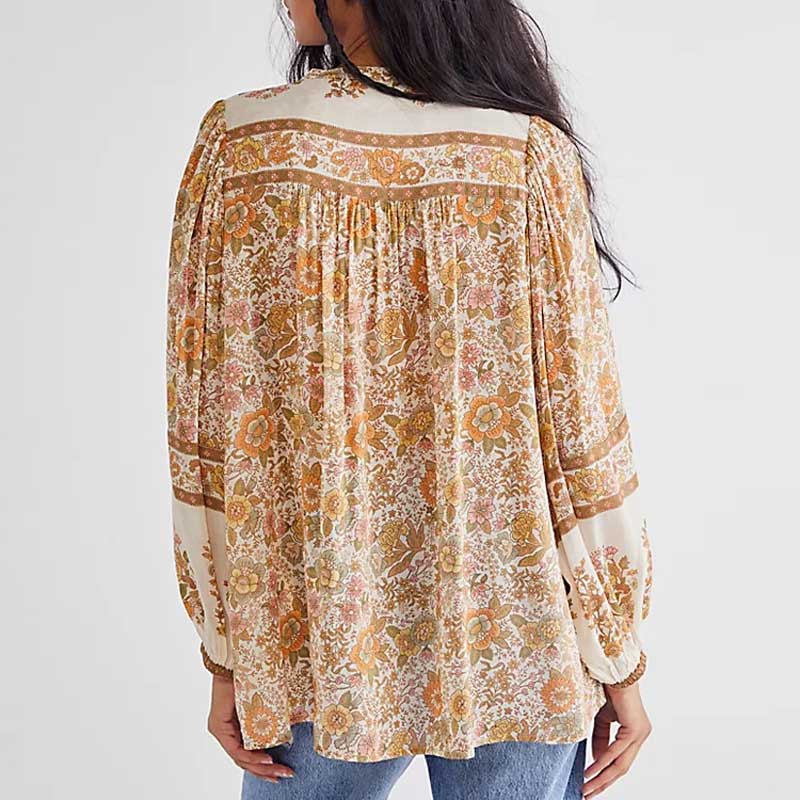 Blusa Folgada Floral com Botões e Mangas Compridas