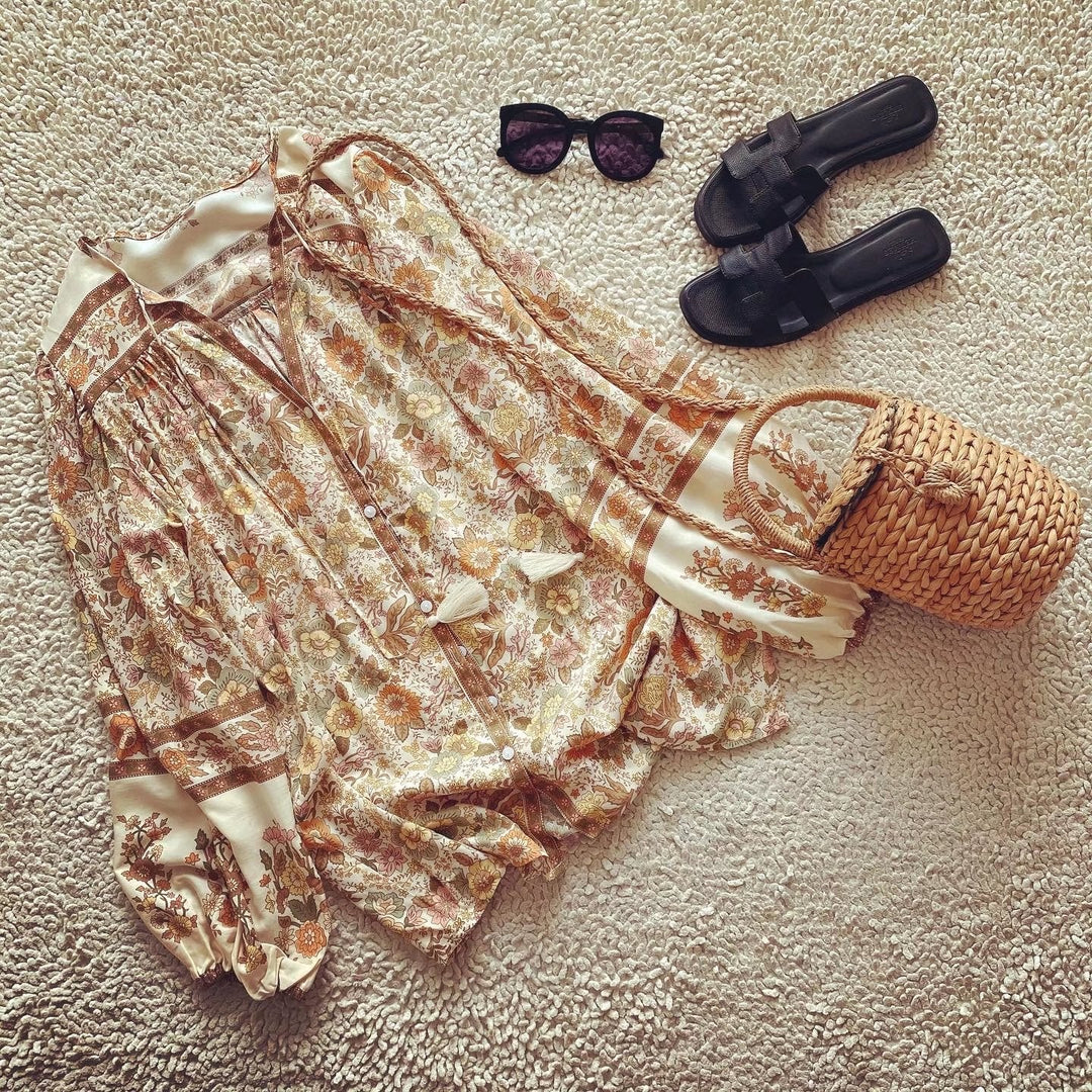 Blusa Folgada Floral com Botões e Mangas Compridas