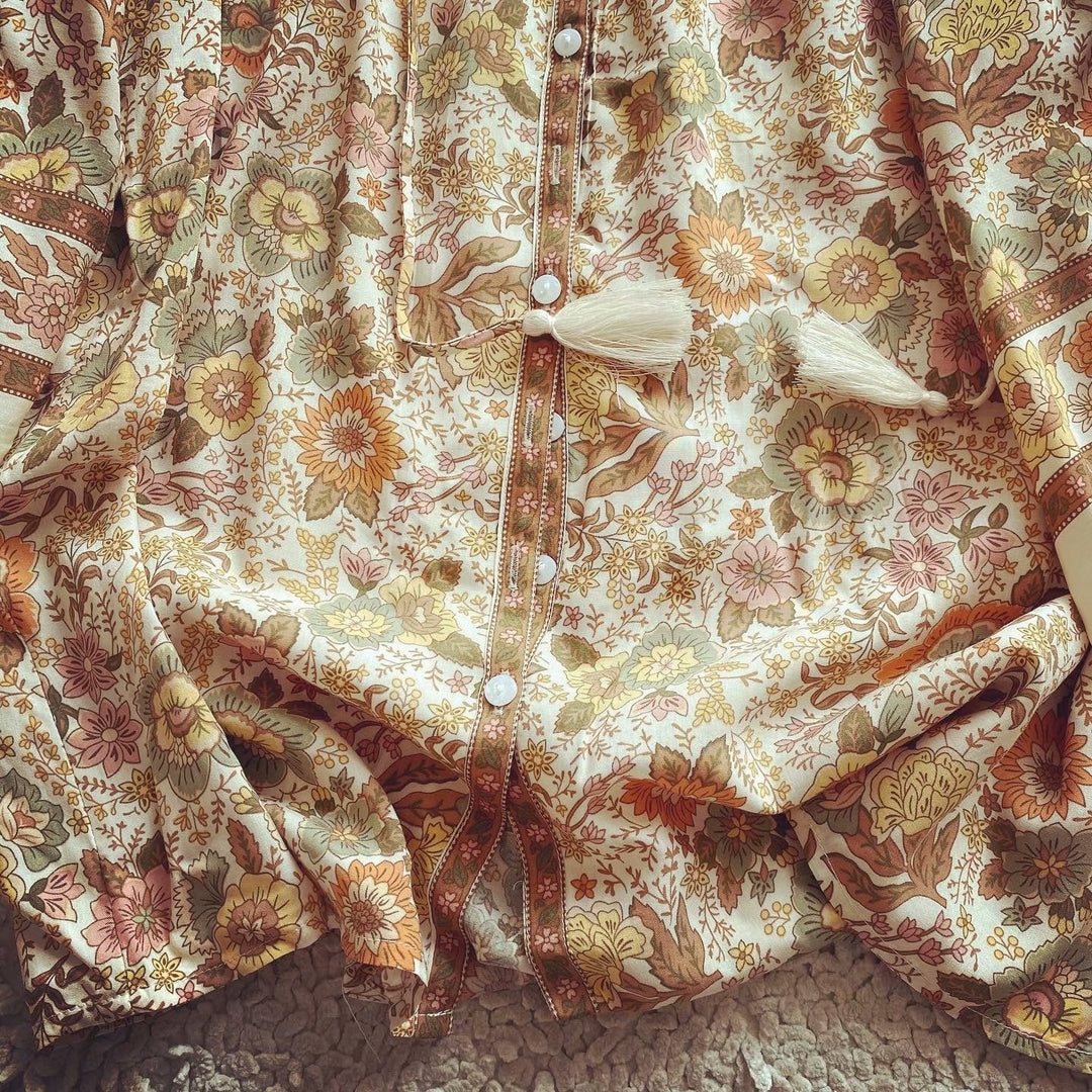Blusa Folgada Floral com Botões e Mangas Compridas