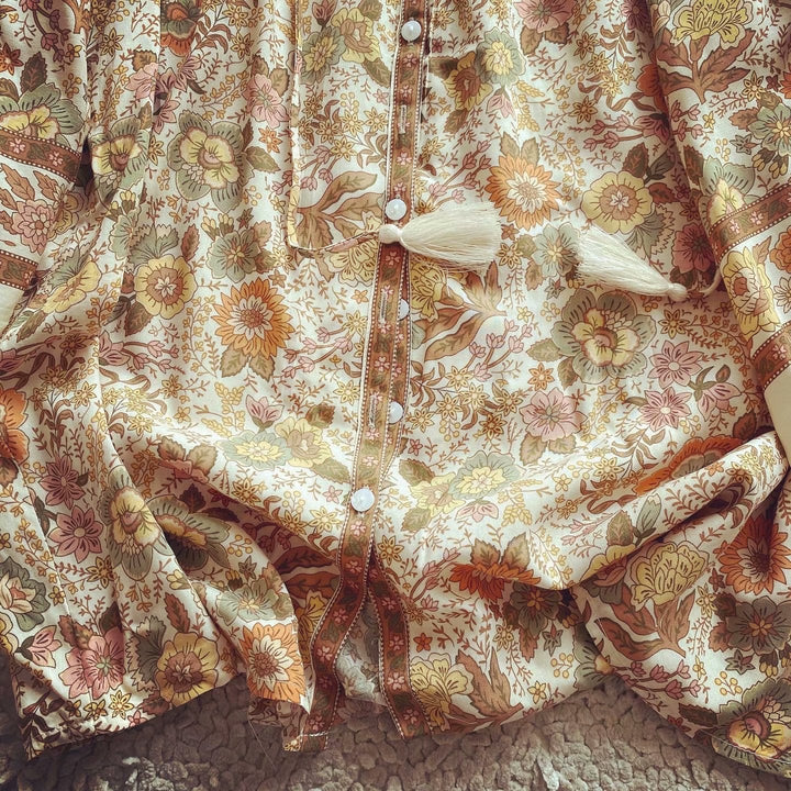 Blusa Folgada Floral com Botões e Mangas Compridas