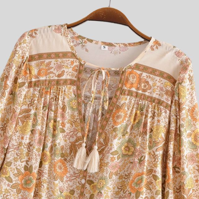 Blusa Folgada Floral com Botões e Mangas Compridas