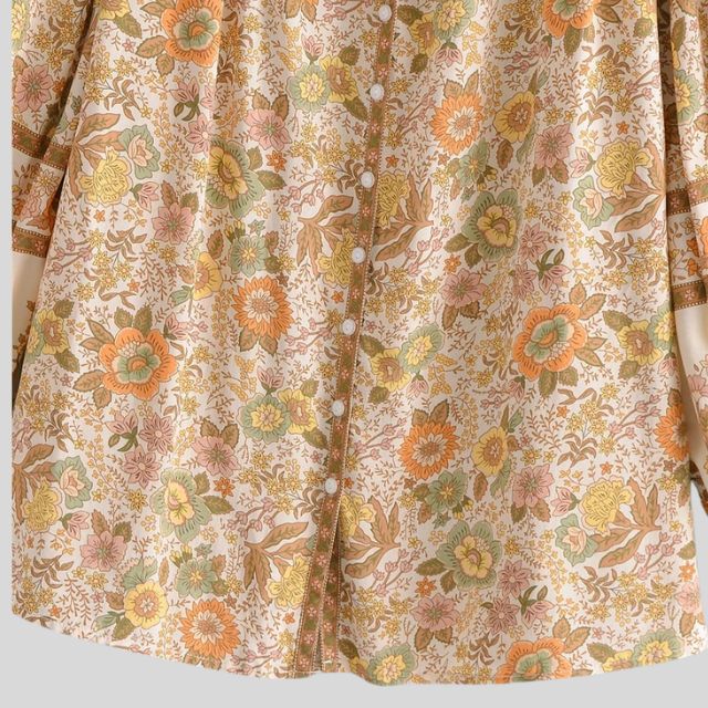 Blusa Folgada Floral com Botões e Mangas Compridas