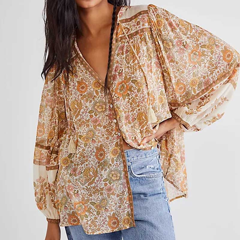 Blusa Folgada Floral com Botões e Mangas Compridas