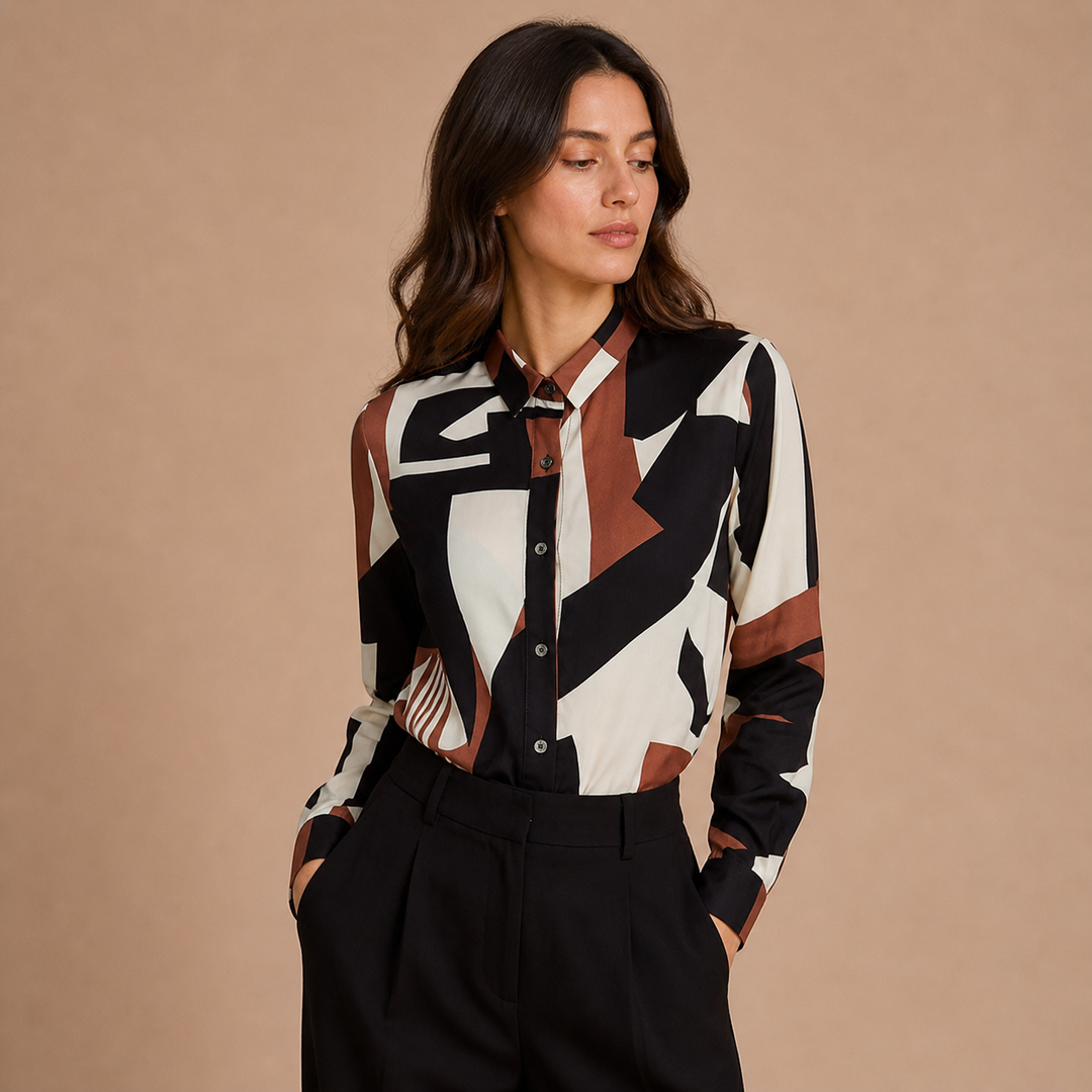 Aina – Blusa Estampada de Inspiração Artística com Corte Clássico