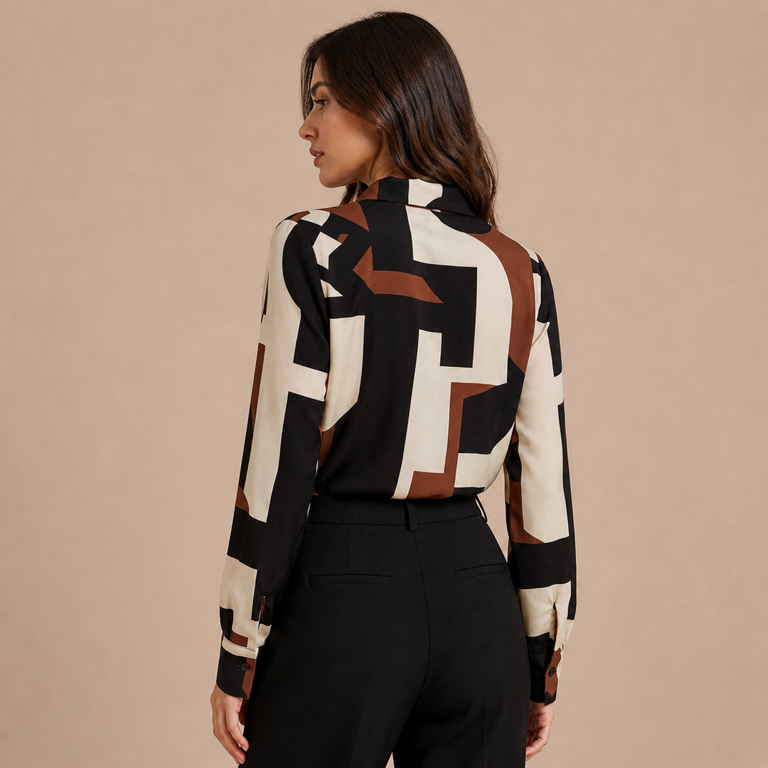 Aina – Blusa Estampada de Inspiração Artística com Corte Clássico