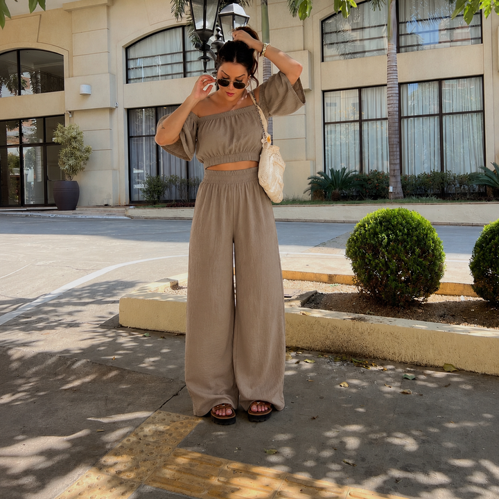 Isa – Conjunto Crop Top Ombros Descobertos e Calças Palazzo