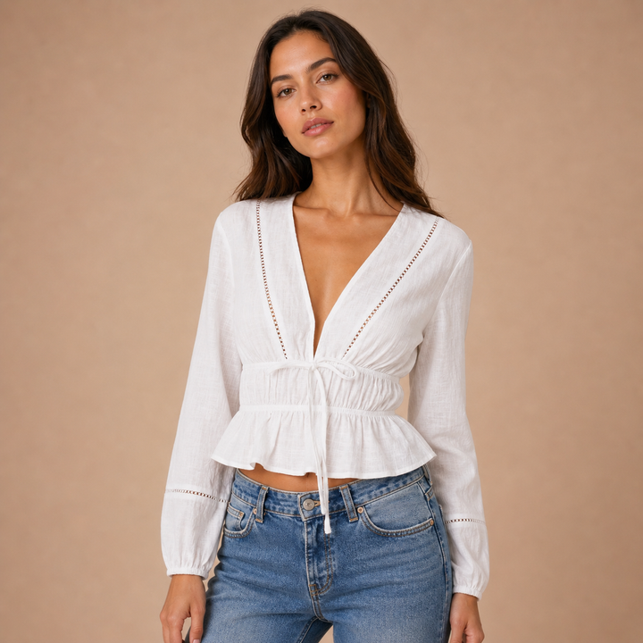 Elisa – Blusa Ligeira com Decote Profundo e Laçada Delicada