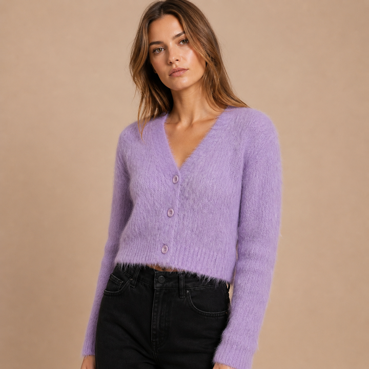 Violeta – Cárdigan Cropped de Malha Efeito "Fuzzy" em Tom Lavanda