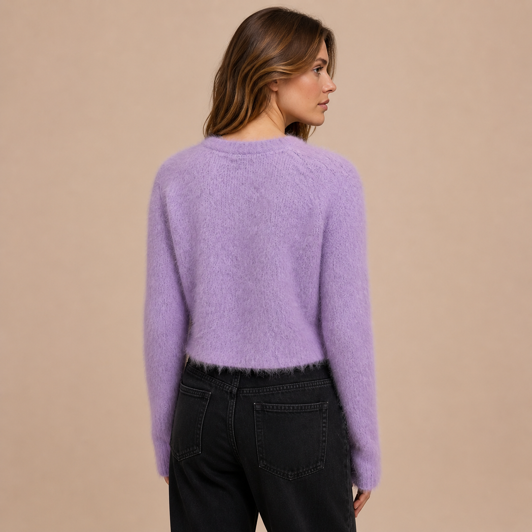 Violeta – Cárdigan Cropped de Malha Efeito "Fuzzy" em Tom Lavanda