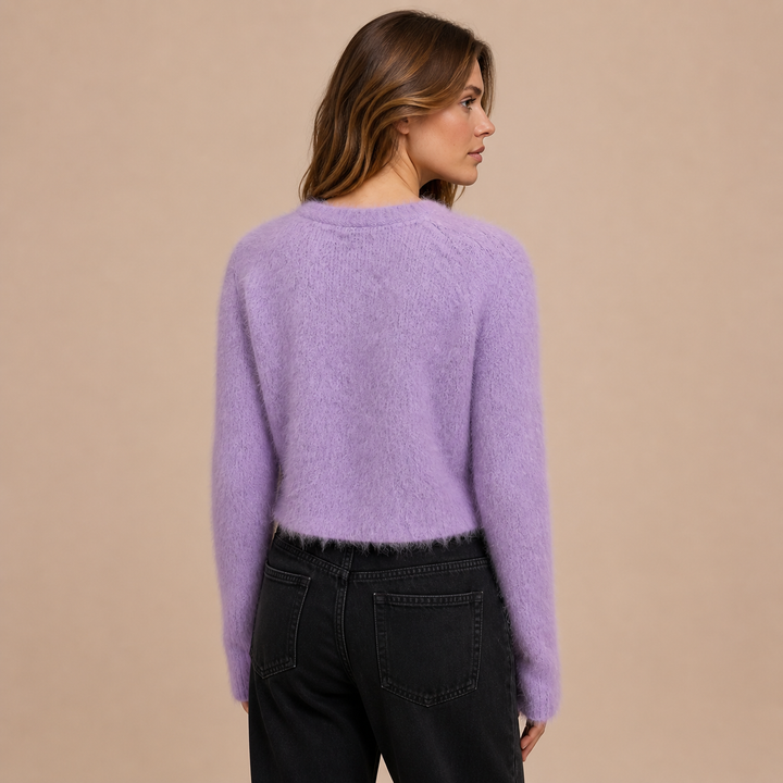 Violeta – Cárdigan Cropped de Malha Efeito "Fuzzy" em Tom Lavanda