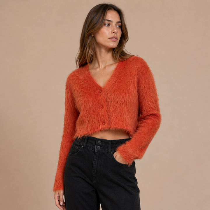 Violeta – Cárdigan Cropped de Malha Efeito "Fuzzy" em Tom Lavanda