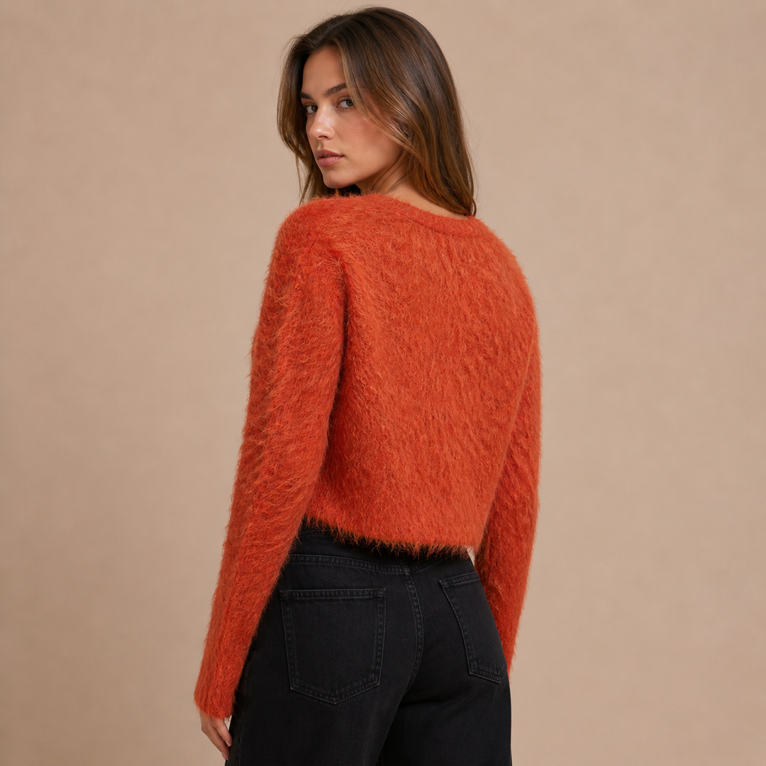 Violeta – Cárdigan Cropped de Malha Efeito "Fuzzy" em Tom Lavanda