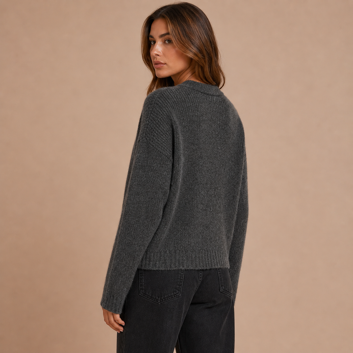 Noa – Cárdigan de Malha Suave com Laço Frontal Minimalista