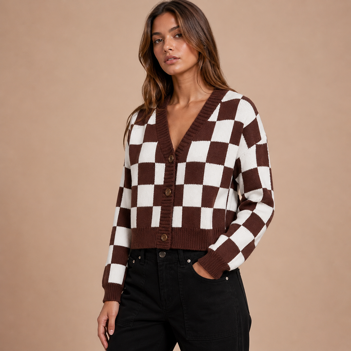 Leyre – Cárdigan Cropped de Xadrez Bicolor com Ar Retro Descontraído