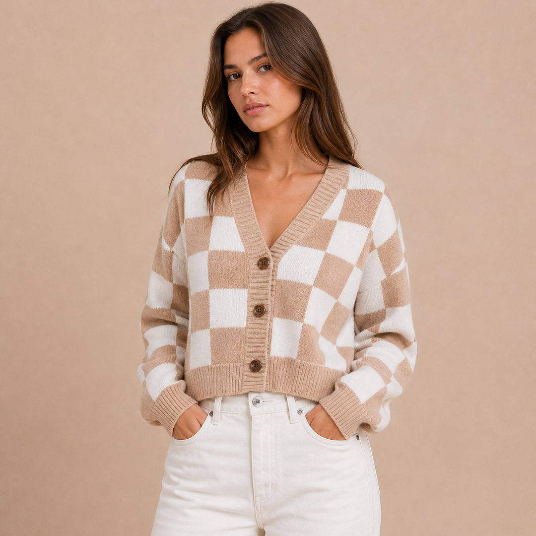 Leyre – Cárdigan Cropped de Xadrez Bicolor com Ar Retro Descontraído