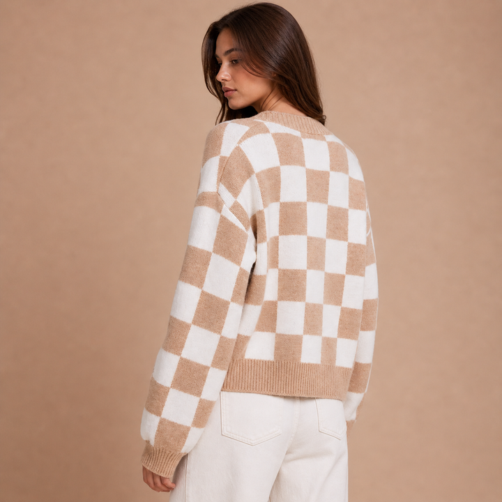 Leyre – Cárdigan Cropped de Xadrez Bicolor com Ar Retro Descontraído