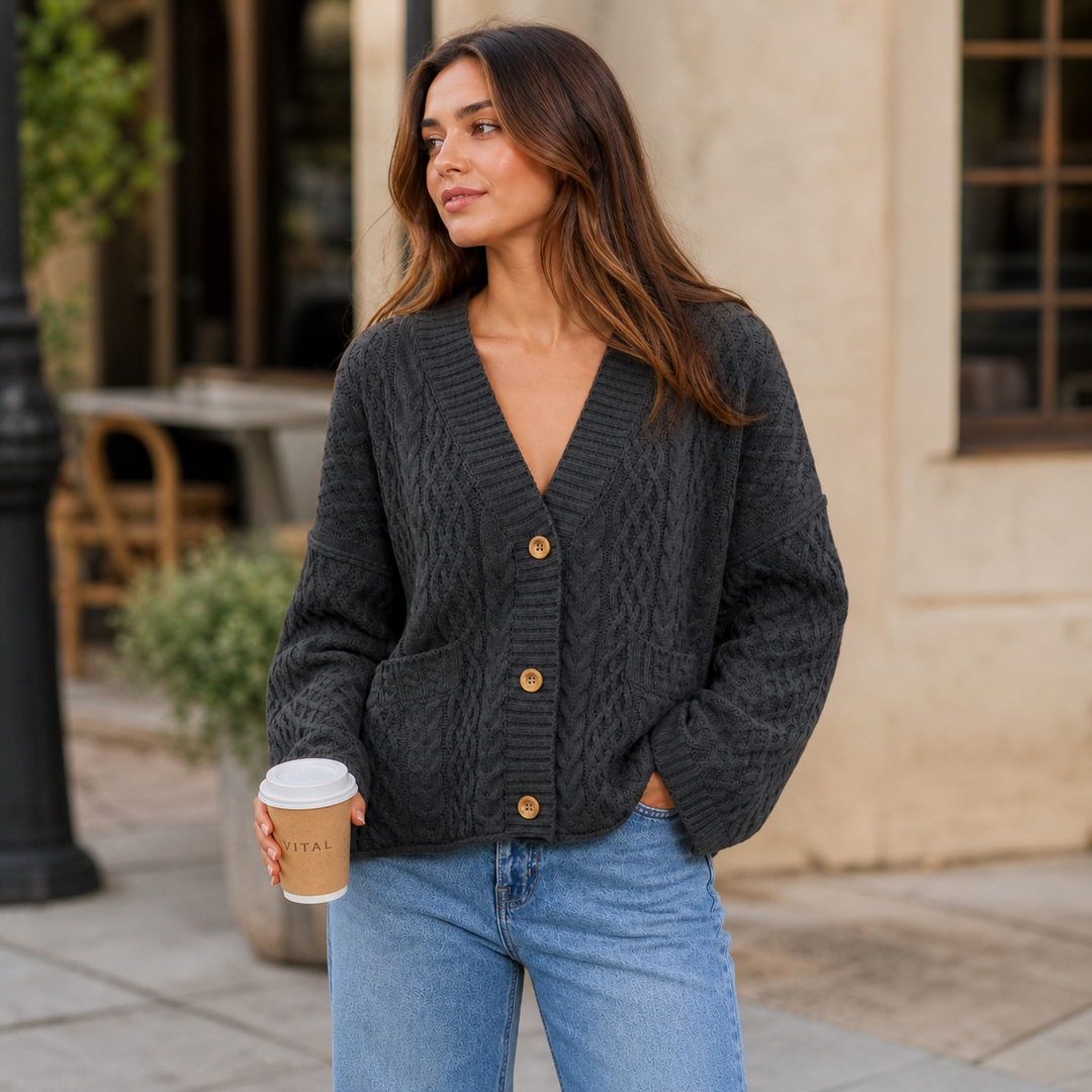 Marisol – Cárdigan de Malha Entrançada Oversize com Essência Clássica Descontraída