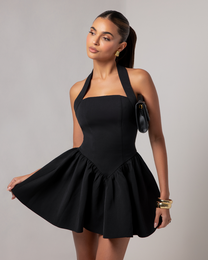 Mini Vestido com Decote Halter Estruturado