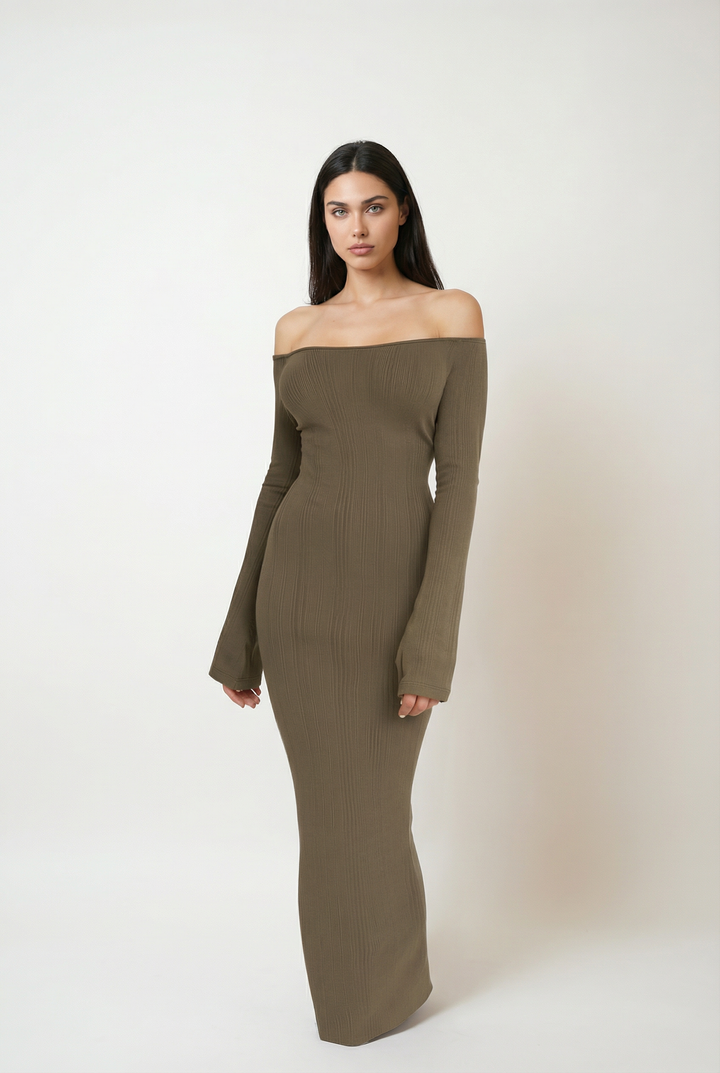 Vestido Maxi Canellado com Ombros Expostos