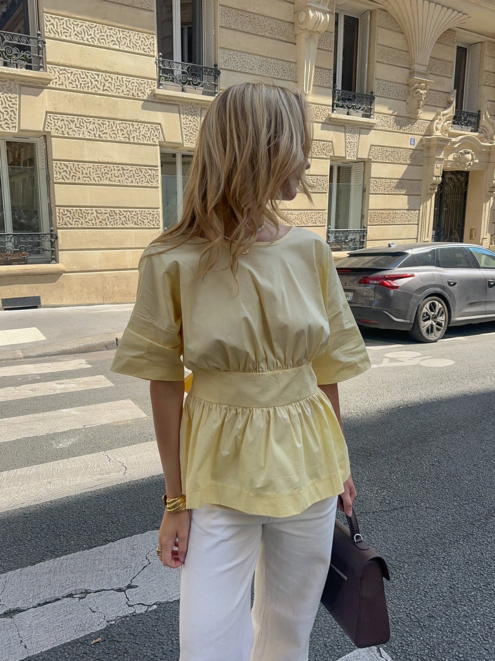 Blusa com Costas Abertas, Laço na Cintura e Mangas ao Cotovelo