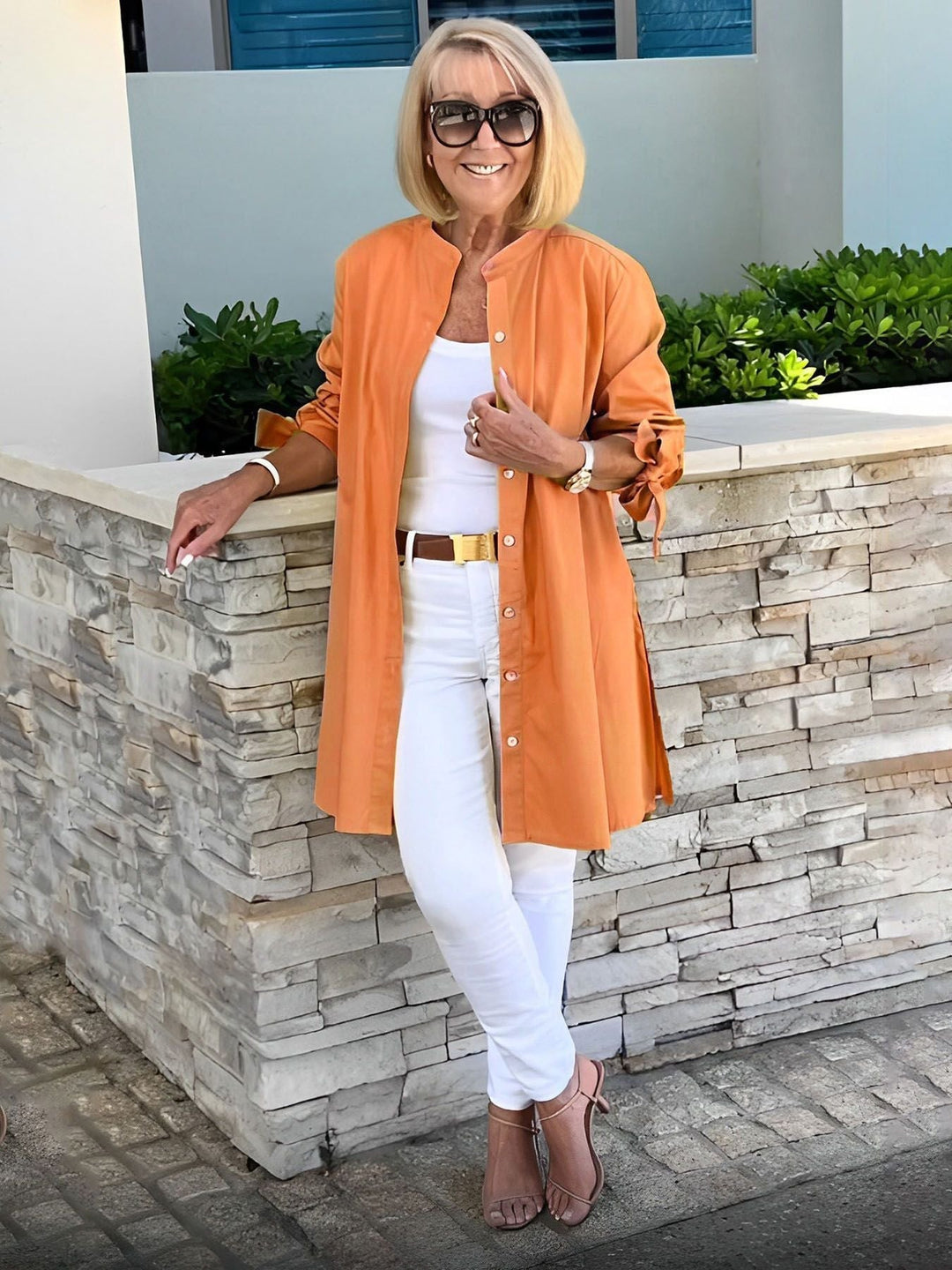 Blusa Longa Abotoada com Costas Plissadas e Mangas com Laço