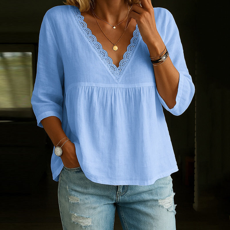Blusa com Decote em V, Mangas 3/4 e Remate de Renda