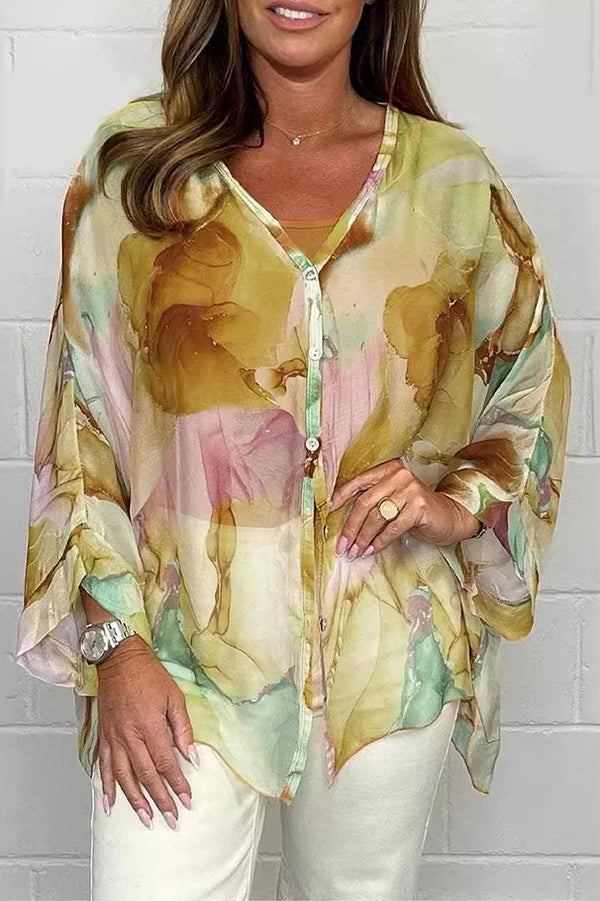 Blusa Folgada com Botões e Estampado de Aguarela