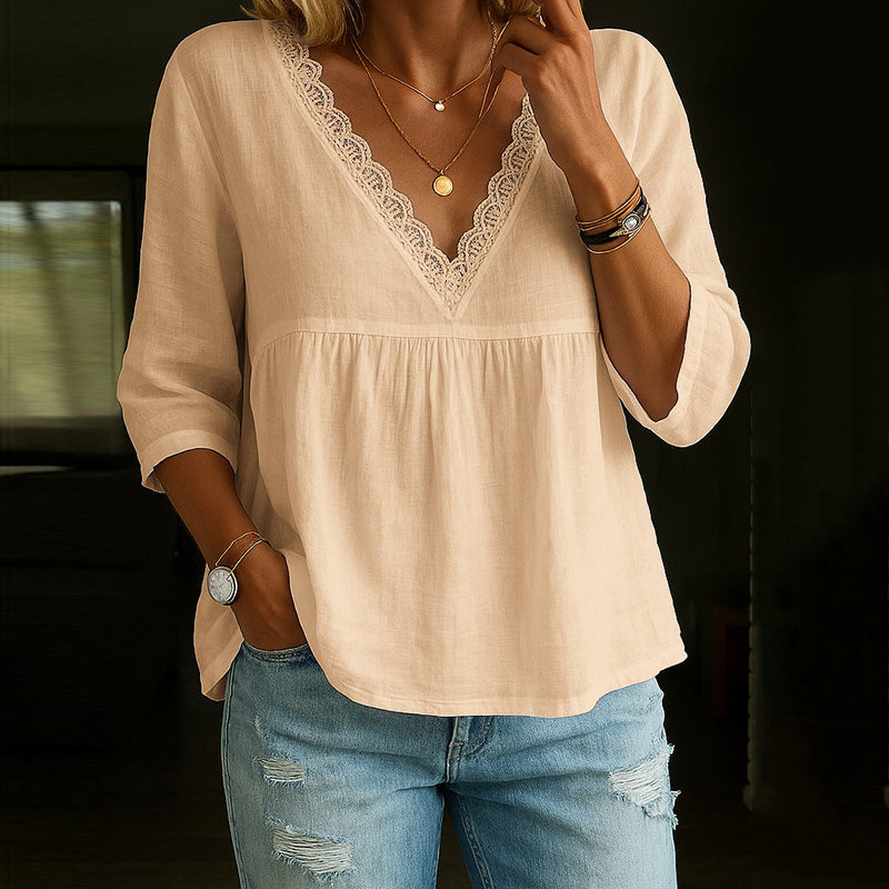 Blusa com Decote em V, Mangas 3/4 e Remate de Renda