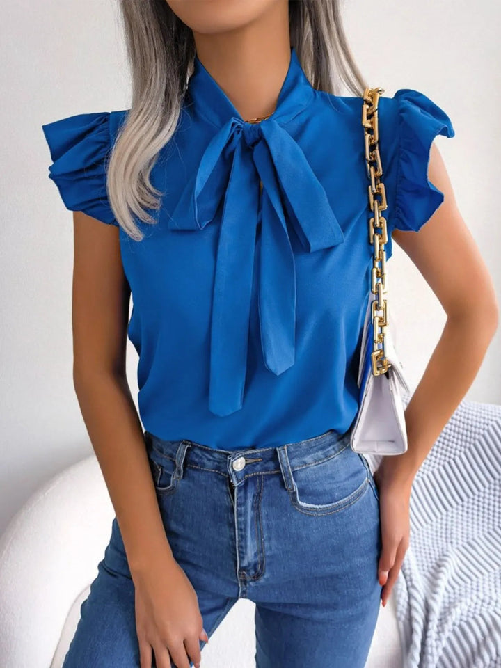 Blusa com Mangas com Folhos, Laço à Frente e Decote Elegante