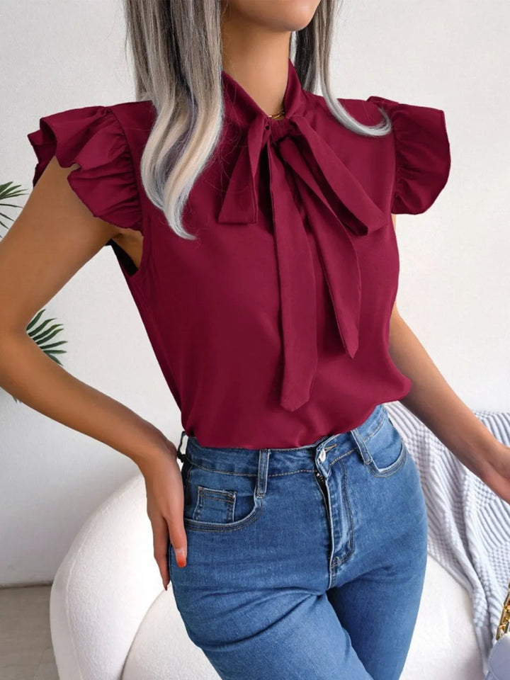 Blusa com Mangas com Folhos, Laço à Frente e Decote Elegante