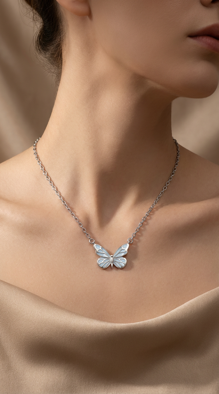 Marta - Colar com Pendente Borboleta