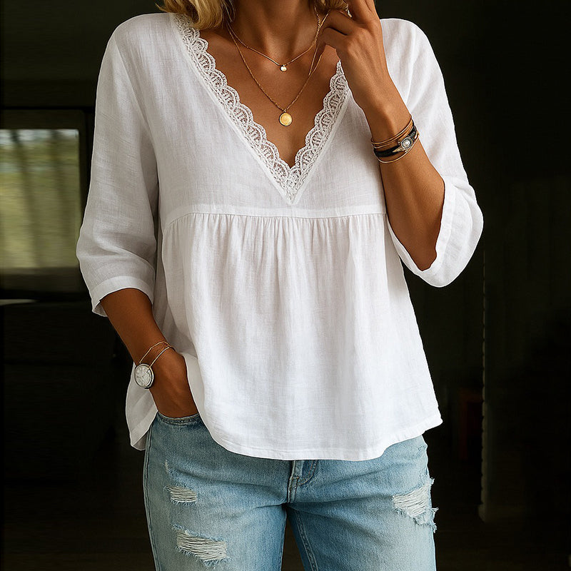 Blusa com Decote em V, Mangas 3/4 e Remate de Renda