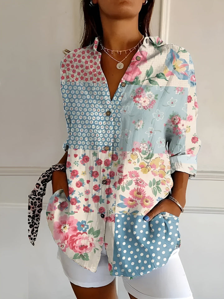 Blusa Floral Abotoada com Mangas Compridas e Corte Folgado