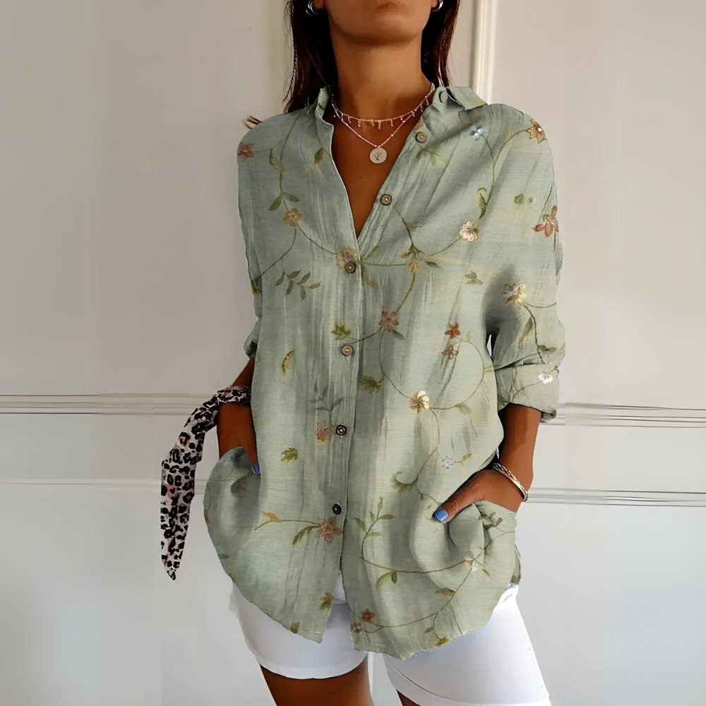 Blusa Floral Abotoada com Mangas Compridas e Corte Folgado